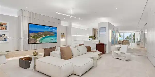 9001 Collins Ave