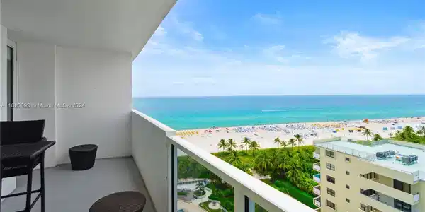 100 Lincoln Rd