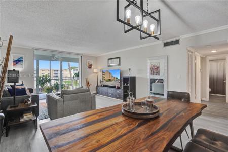 202 SE 10th Street
