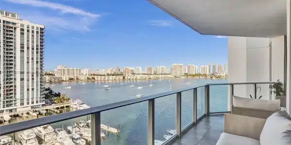 17111 Biscayne Blvd