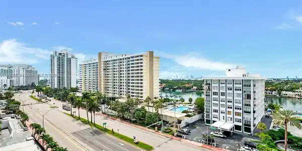 5601 Collins Ave