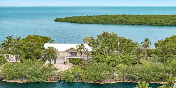 140 Gulfside Dr