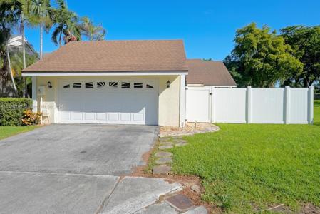 1441 Loon Ct