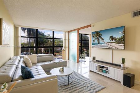 200 Leslie Dr