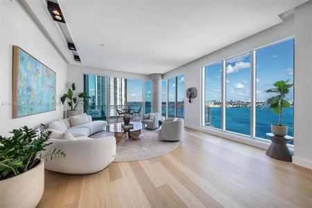 900 Brickell Key Blvd