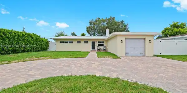 9620 Jamaica Dr