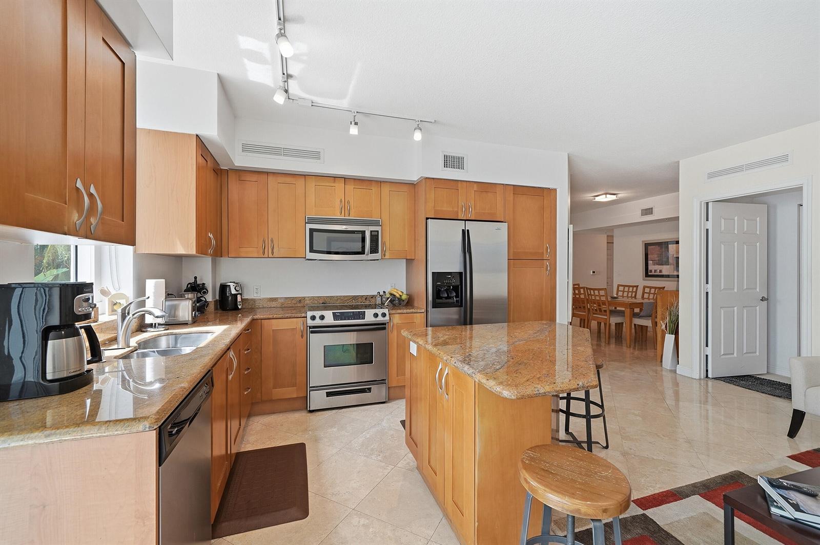 Image 4: Unit 207E