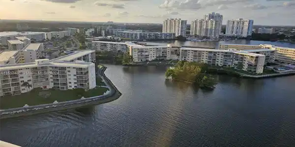 1000 W Island Blvd