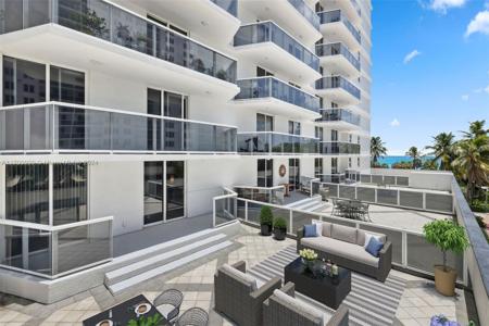 2401 Collins Ave