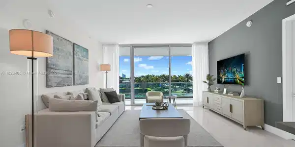 10201 Collins Ave
