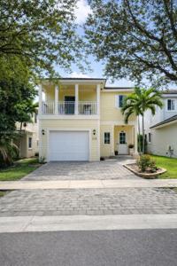 232 SE 32nd Ter