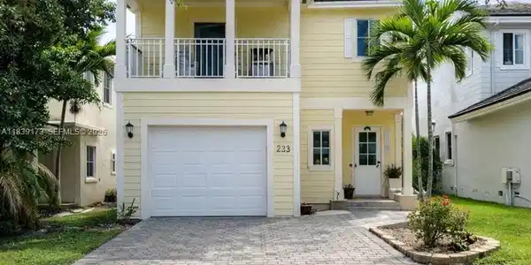 232 SE 32nd Ter