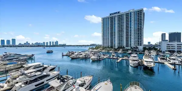 17301 Biscayne Blvd