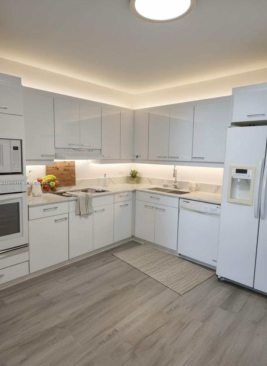 Image 4: kitchen