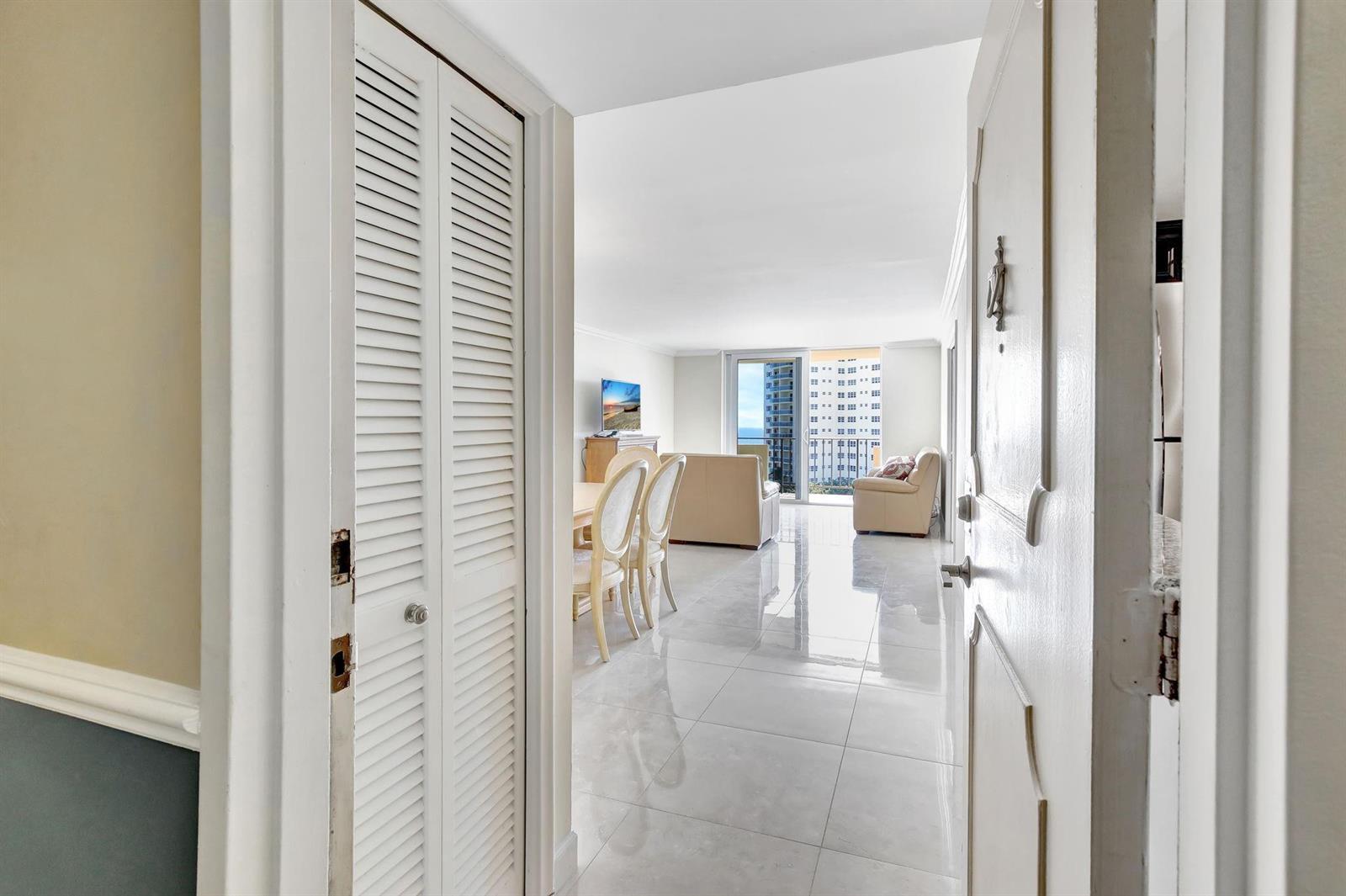 Image 4: Entrance into apt with ocean views