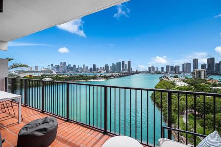 1000 Venetian Way