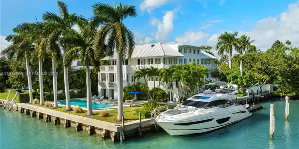 100 Cape Florida Dr