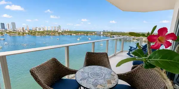 17111 Biscayne Blvd