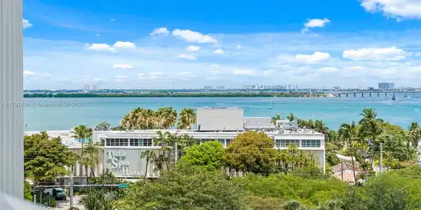 9 Island Ave