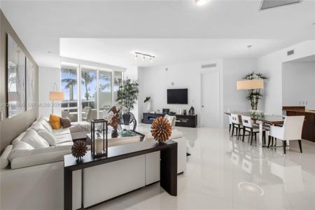 15811 Collins Ave