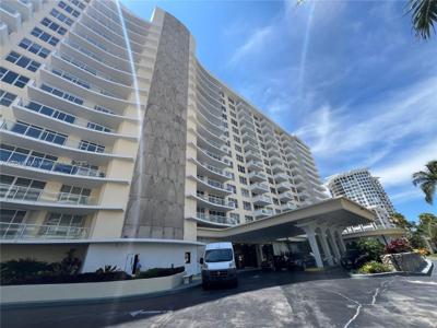 5600 Collins Ave