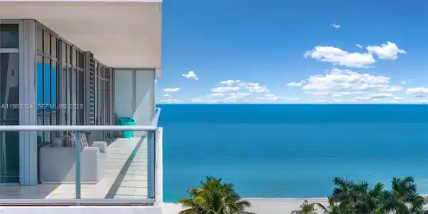 3737 Collins Ave