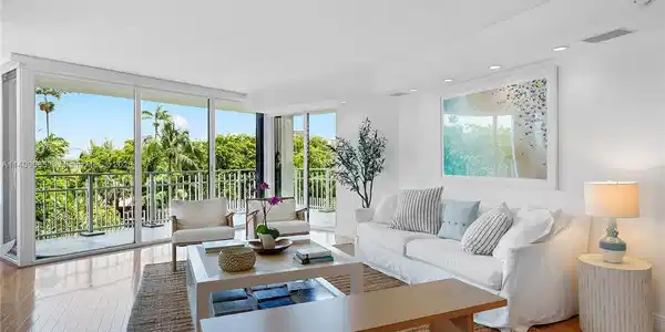 4000 Towerside Ter Unit 611