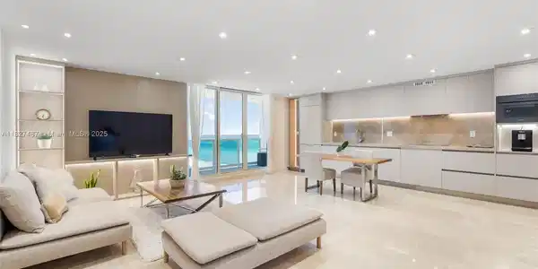 2301 Collins Ave