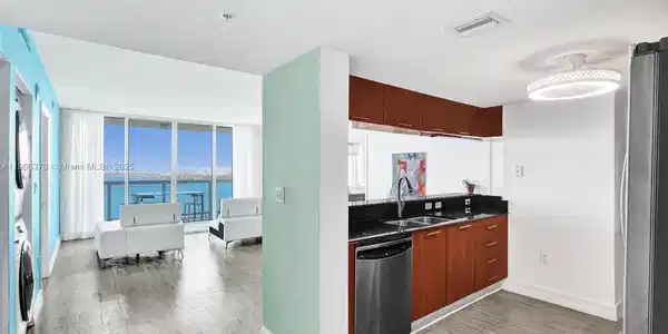 1800 N Bayshore Dr