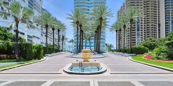 10101 Collins Ave