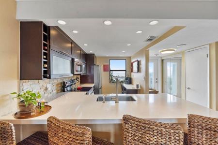 1401 N Riverside