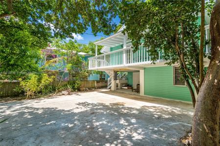 210 Palm Ave