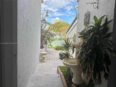 218 Poinciana Dr