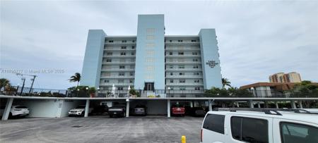 3040 Lake Shore Dr PH2