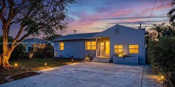 Image 2: WELCOME TO YOUR NEW HOME AT SUNSET!