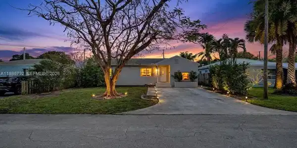 Image 3: TAKE ANOTHER LOOK AT YOUR NEW HOME AT SUNSET!