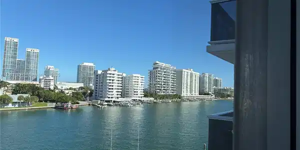 900 Bay Dr