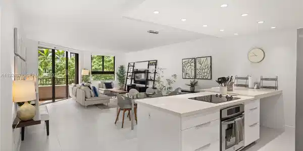 101 Crandon Blvd