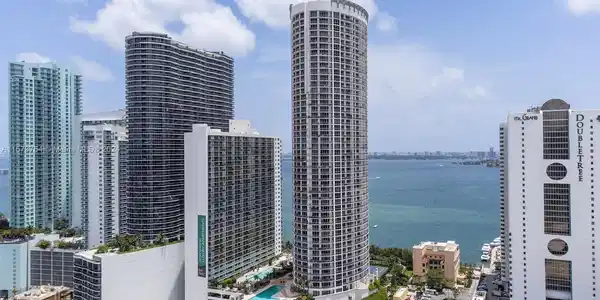 1750 N Bayshore Dr