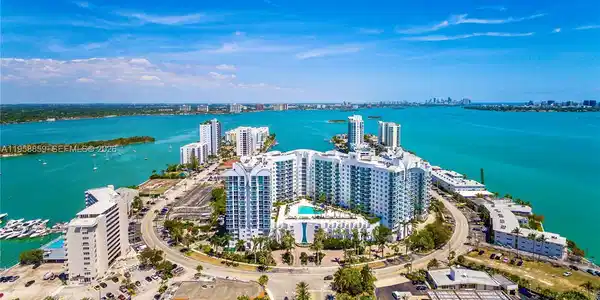 7900 Harbor Island Dr