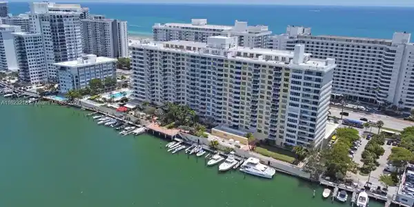 5600 Collins Ave
