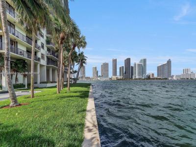 801 N Venetian Dr