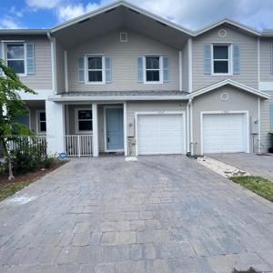 1737 SE 9th Ter