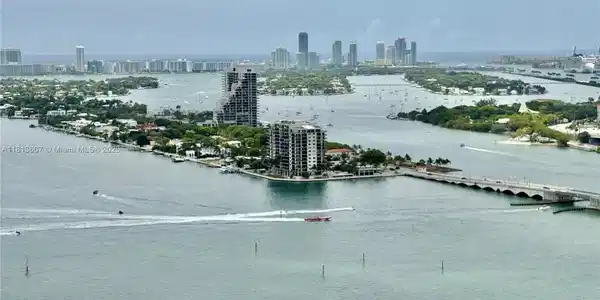 1800 N Bayshore Dr