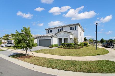 879 SE 26th Ter