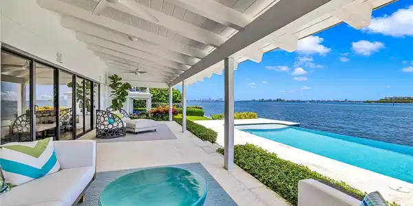 Image 2: 492 SF Covered Porch