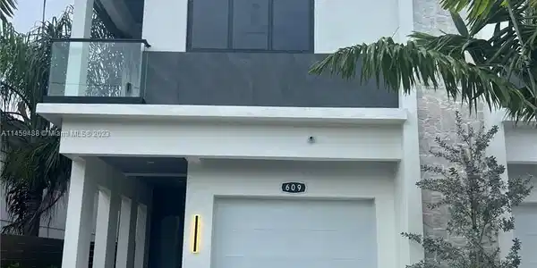 609 NE 8th ave