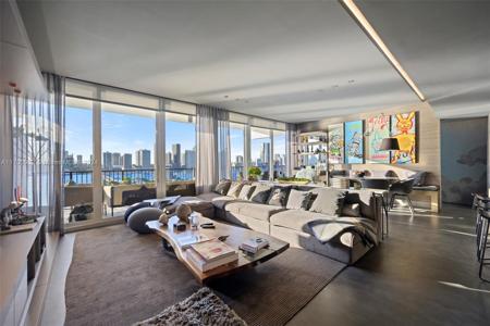 1000 Venetian Way