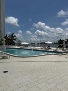 1000 West Ave