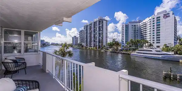 2800 E Sunrise Blvd